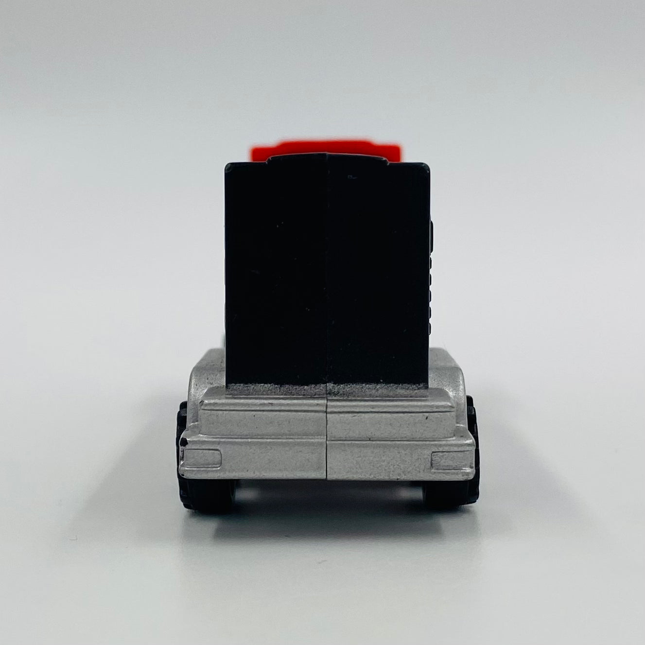PEZ Trucks Series E red cab/black trailer PEZ dispenser (2004) loose 5.9 China