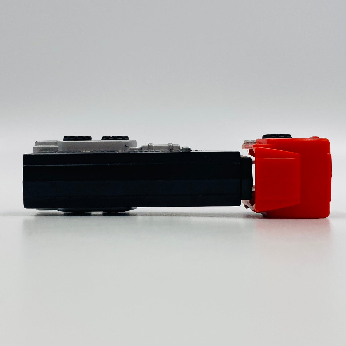PEZ Trucks Series E red cab/black trailer PEZ dispenser (2004) loose 5.9 China
