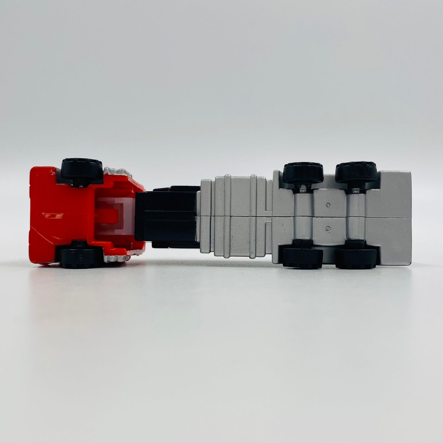 PEZ Trucks Series E red cab/black trailer PEZ dispenser (2004) loose 5.9 China