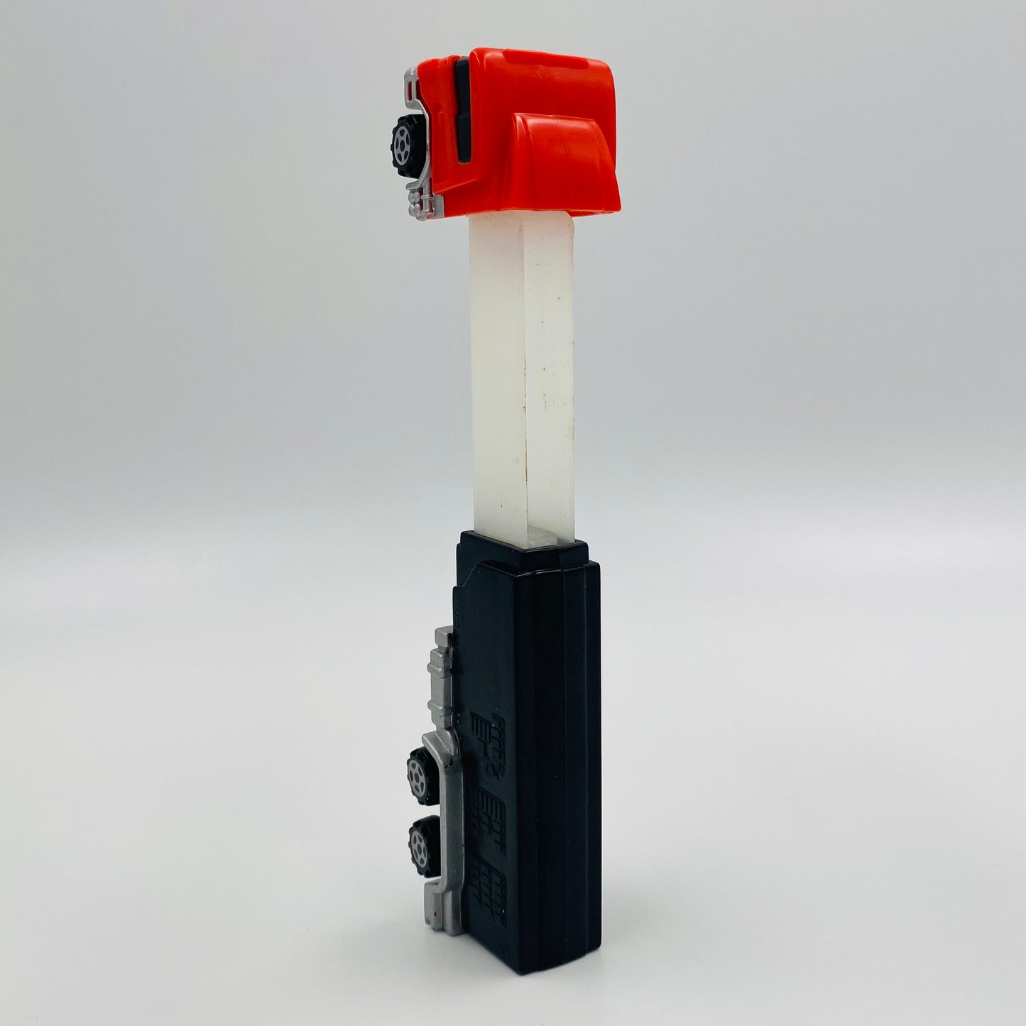 PEZ Trucks Series E red cab/black trailer PEZ dispenser (2004) loose 5.9 China