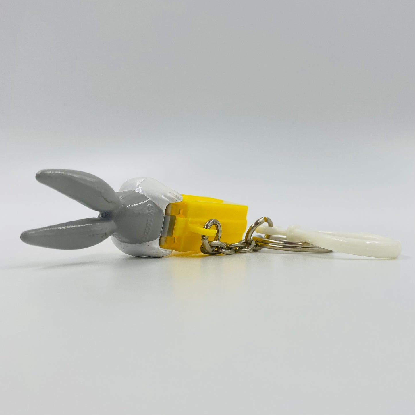 Looney Tunes Bugs Bunny mini PEZ dispenser & keychain (1999) loose