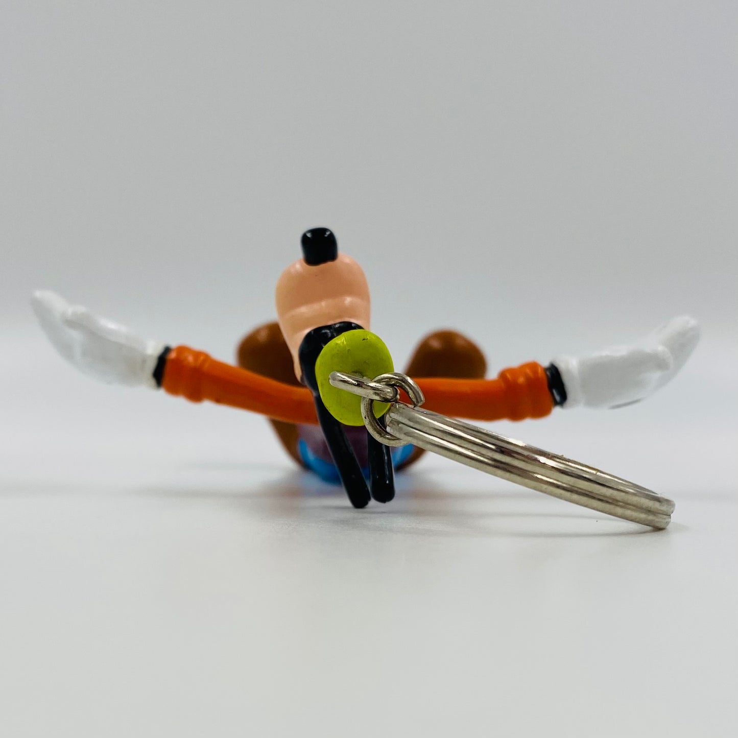 Disney Goofy 4” bendy figurine keychain (1993) Monogram