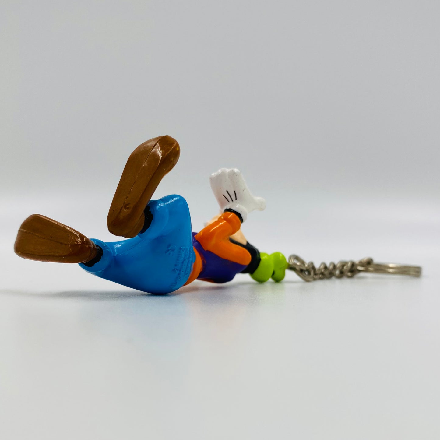 Disney Goofy 2.5" figurine keychain (1990's) Applause
