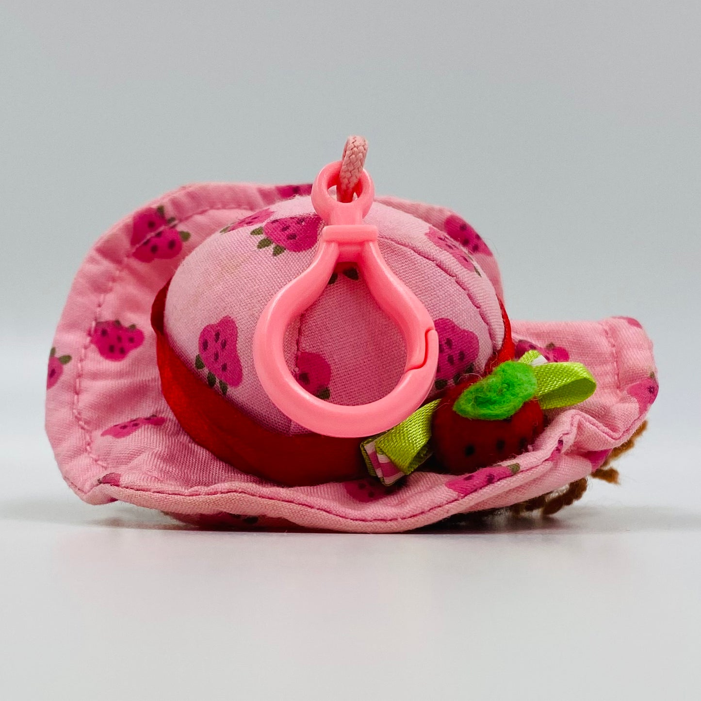 Strawberry Shortcake 4.5” clip-on keychain (2005) Bandai
