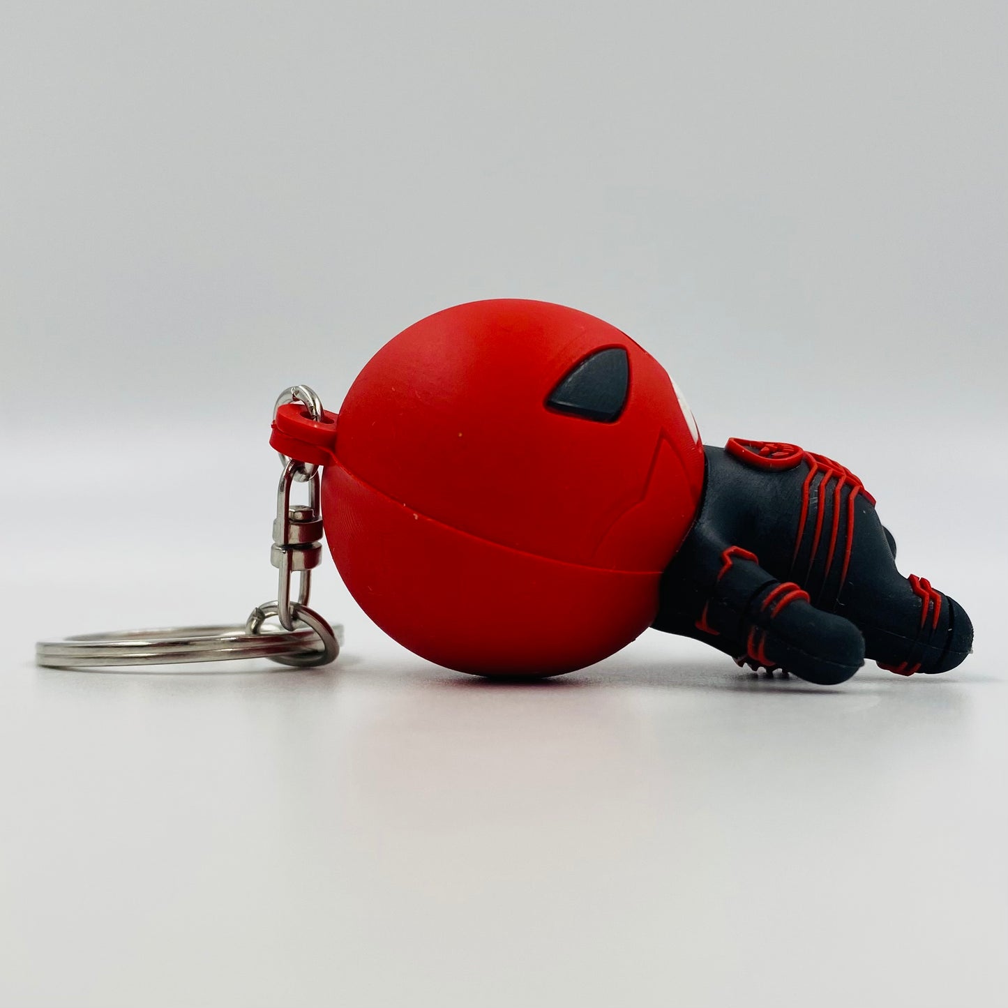 Marvel Collector Keyring Series 4 Red Skull Figural Bag Clip 2.5” keychain (2015) Monogram