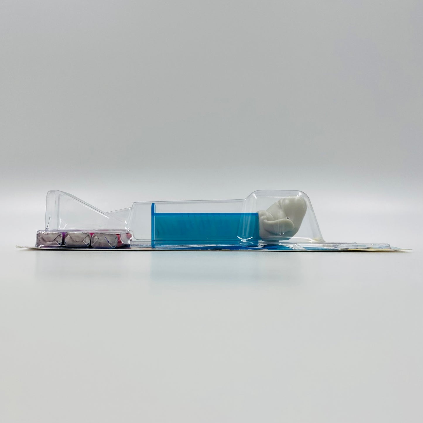 Finding Dory Bailey Beluga clear stem PEZ dispenser (2016) carded 7.5 China