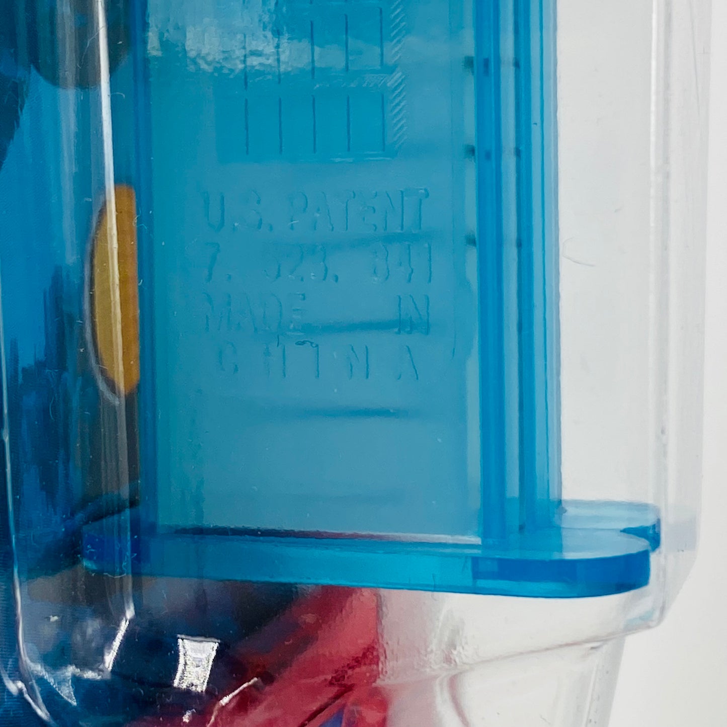 Finding Dory Bailey Beluga clear stem PEZ dispenser (2016) carded 7.5 China