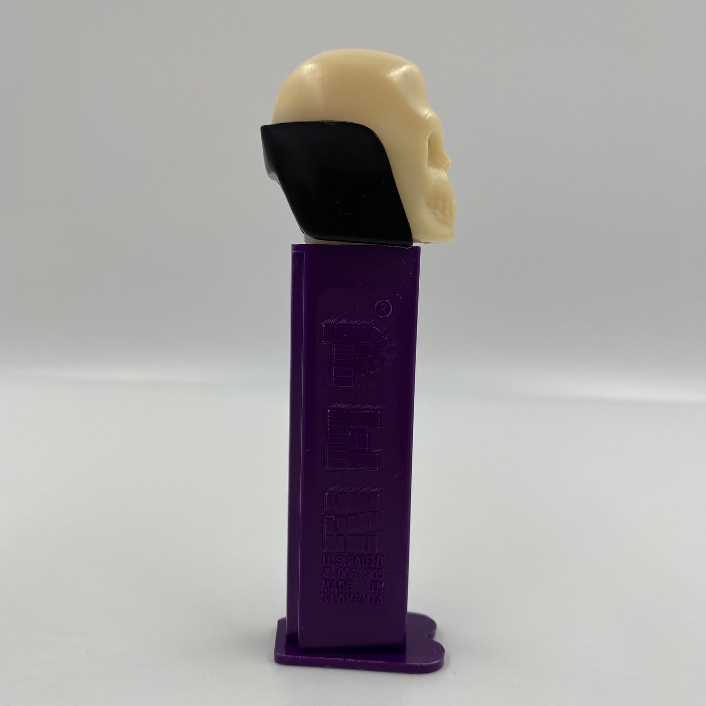 Halloween Skull PEZ dispenser (1991) loose