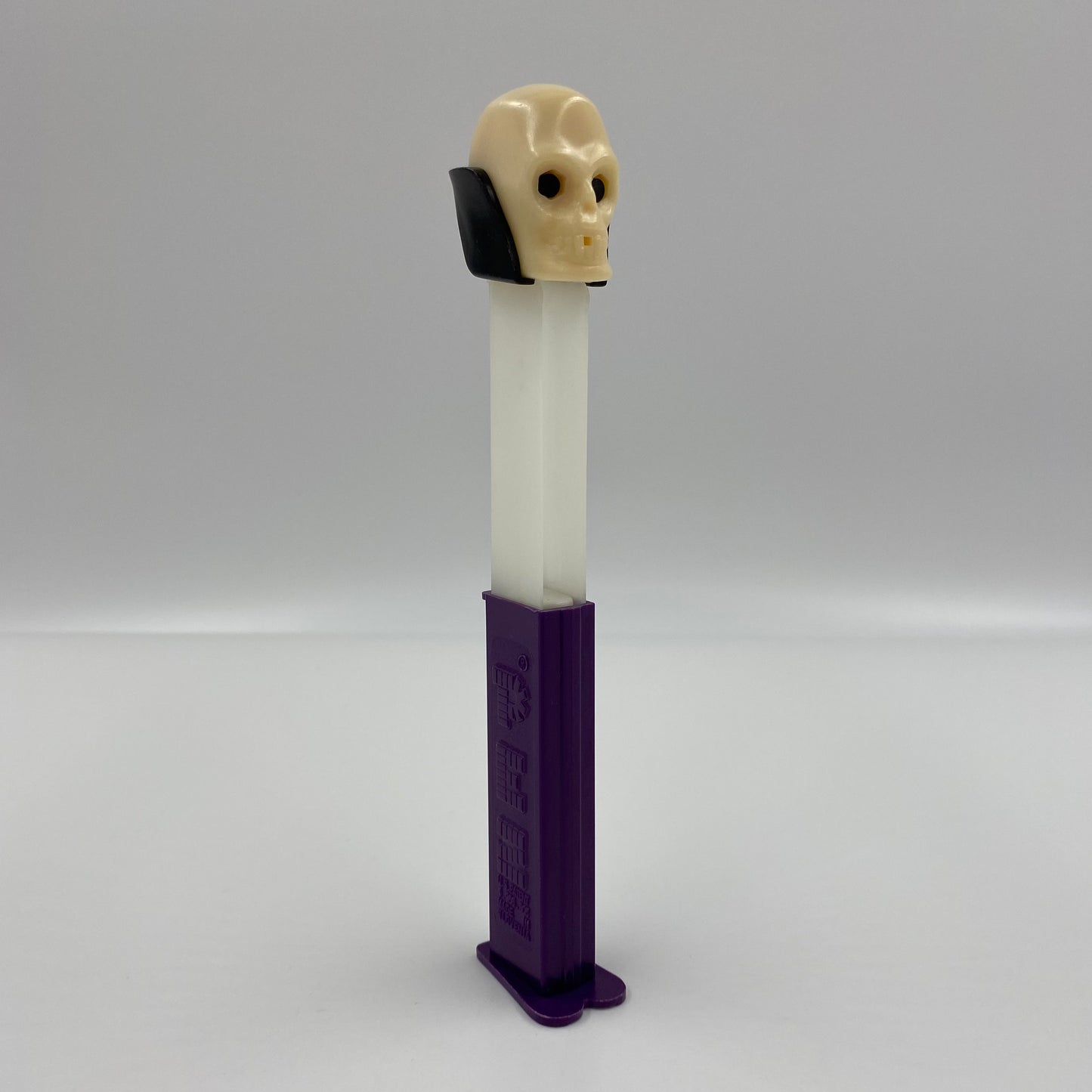 Halloween Skull PEZ dispenser (1991) loose