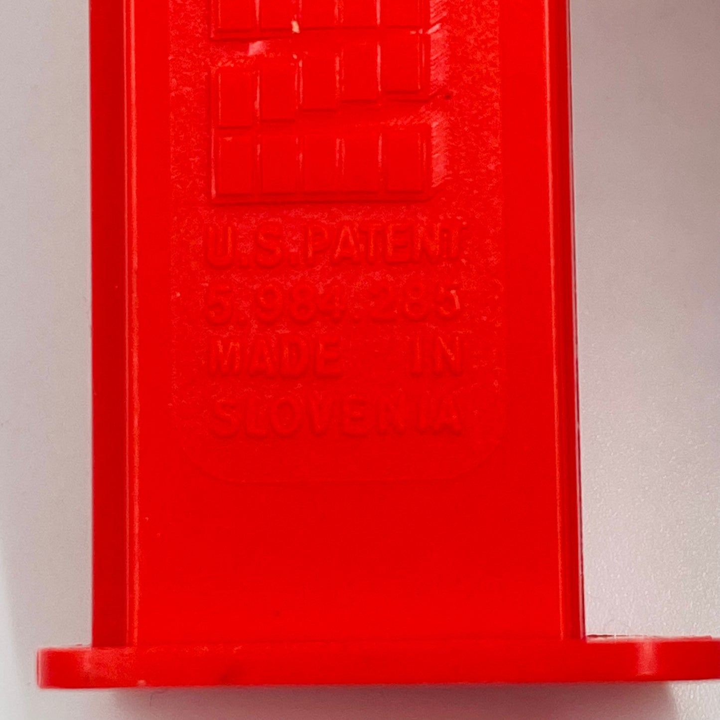 Sesame Street Elmo PEZ dispenser (2005) loose 5.9 Slovenia