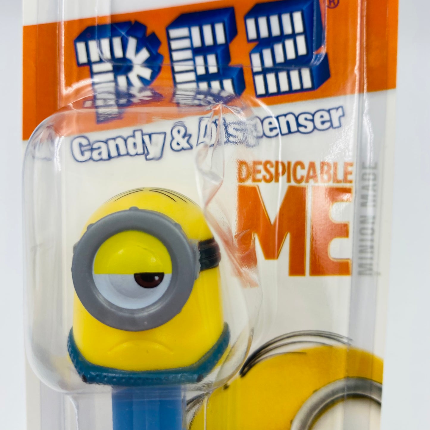 Despicable Me Minion Stuart PEZ dispenser (2015) carded 5.9 China