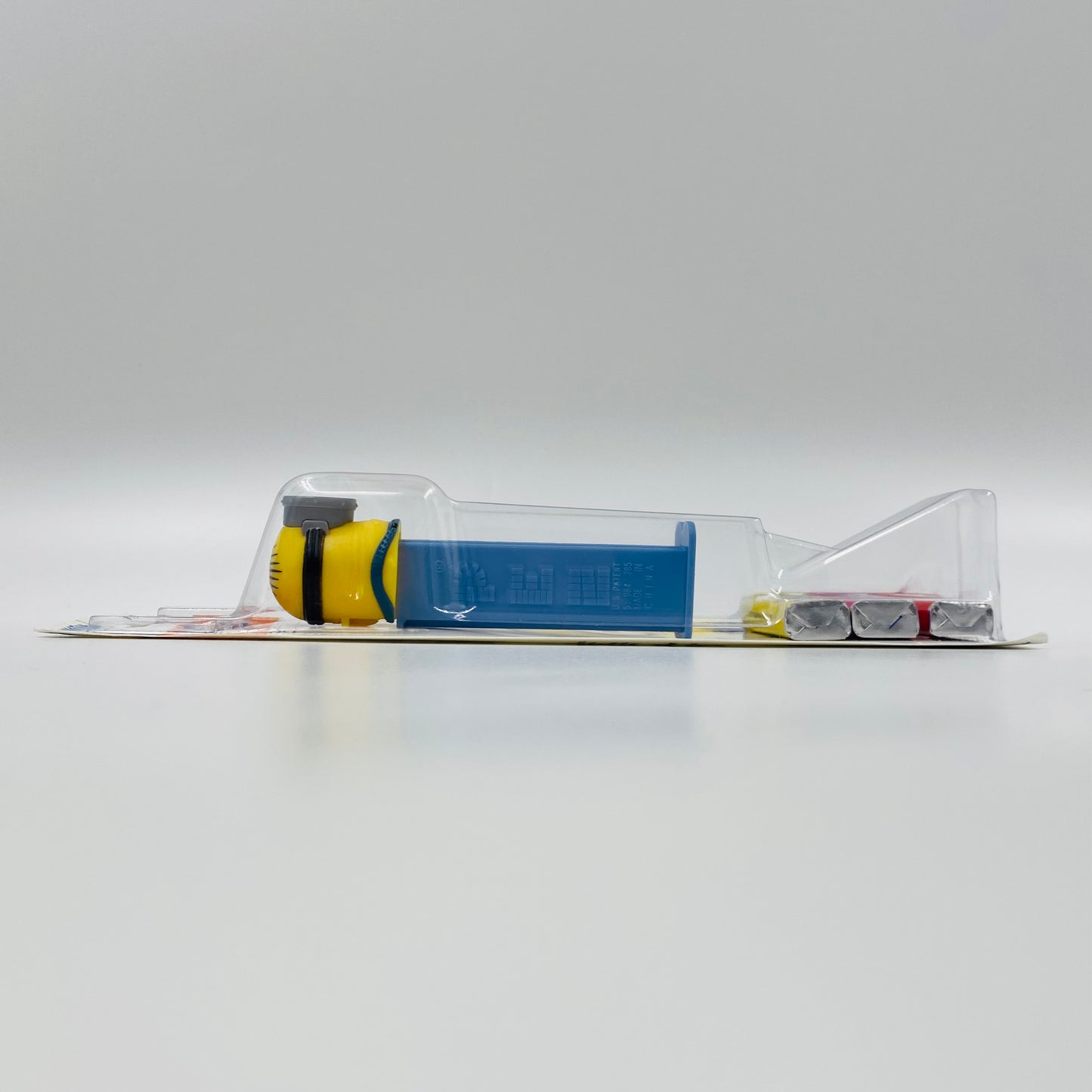 Despicable Me Minion Stuart PEZ dispenser (2015) carded 5.9 China