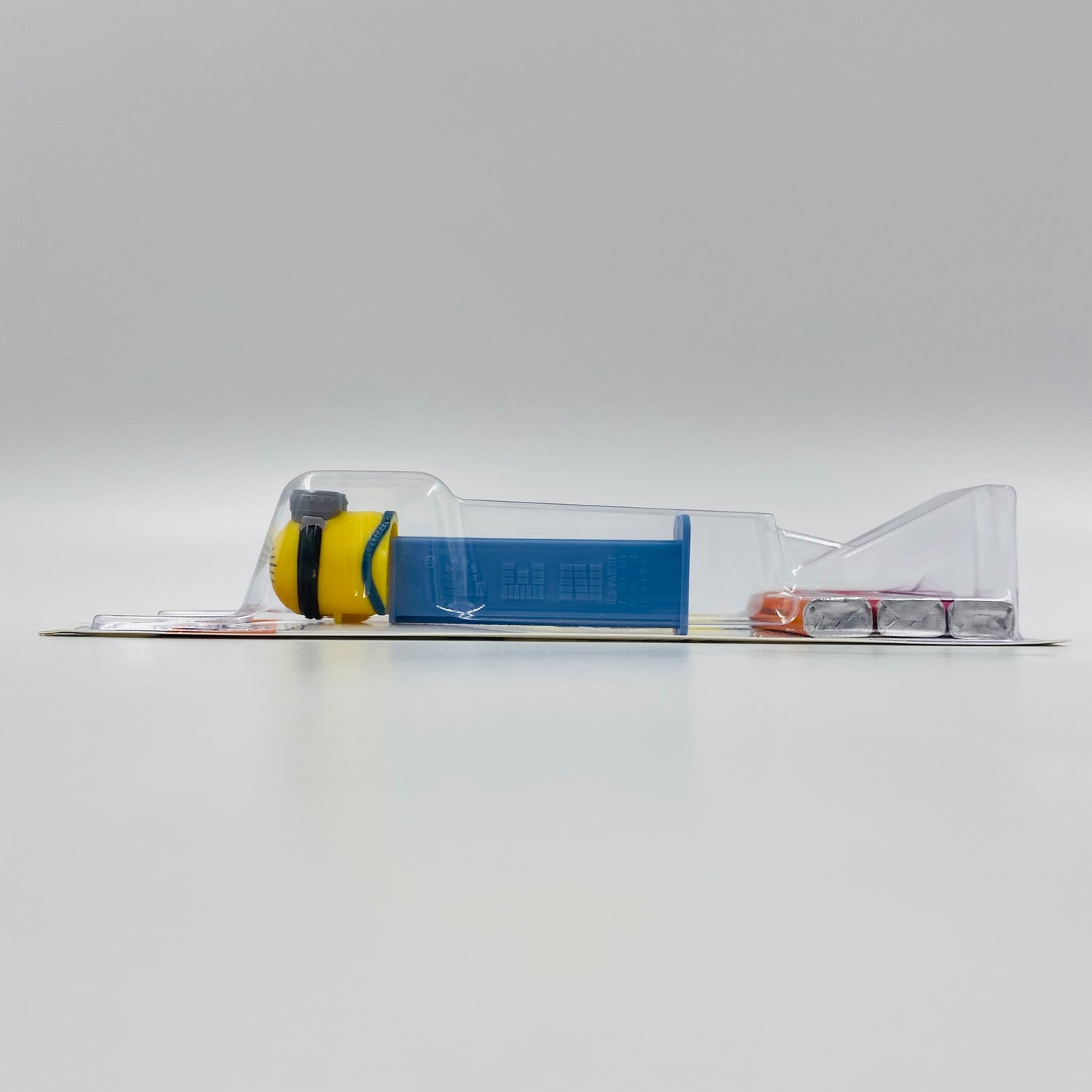 Despicable Me Minion Dave PEZ dispenser (2015) carded 7.5 China