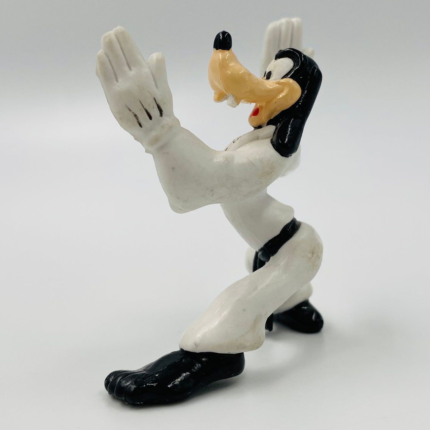 Disney Goofy (karate) 2.75“ figurine Applause