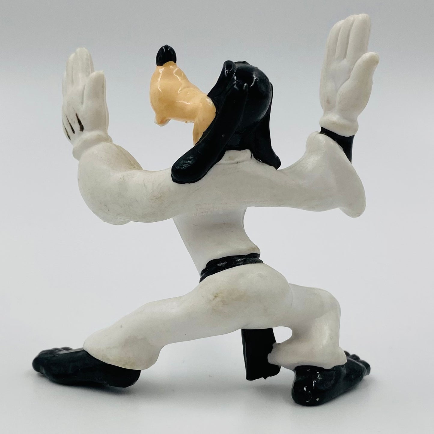 Disney Goofy (karate) 2.75“ figurine Applause