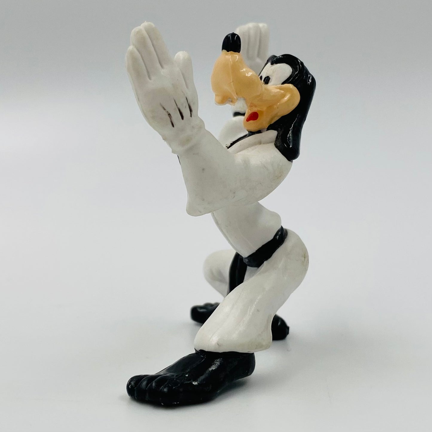 Disney Goofy (karate) 2.75“ figurine Applause
