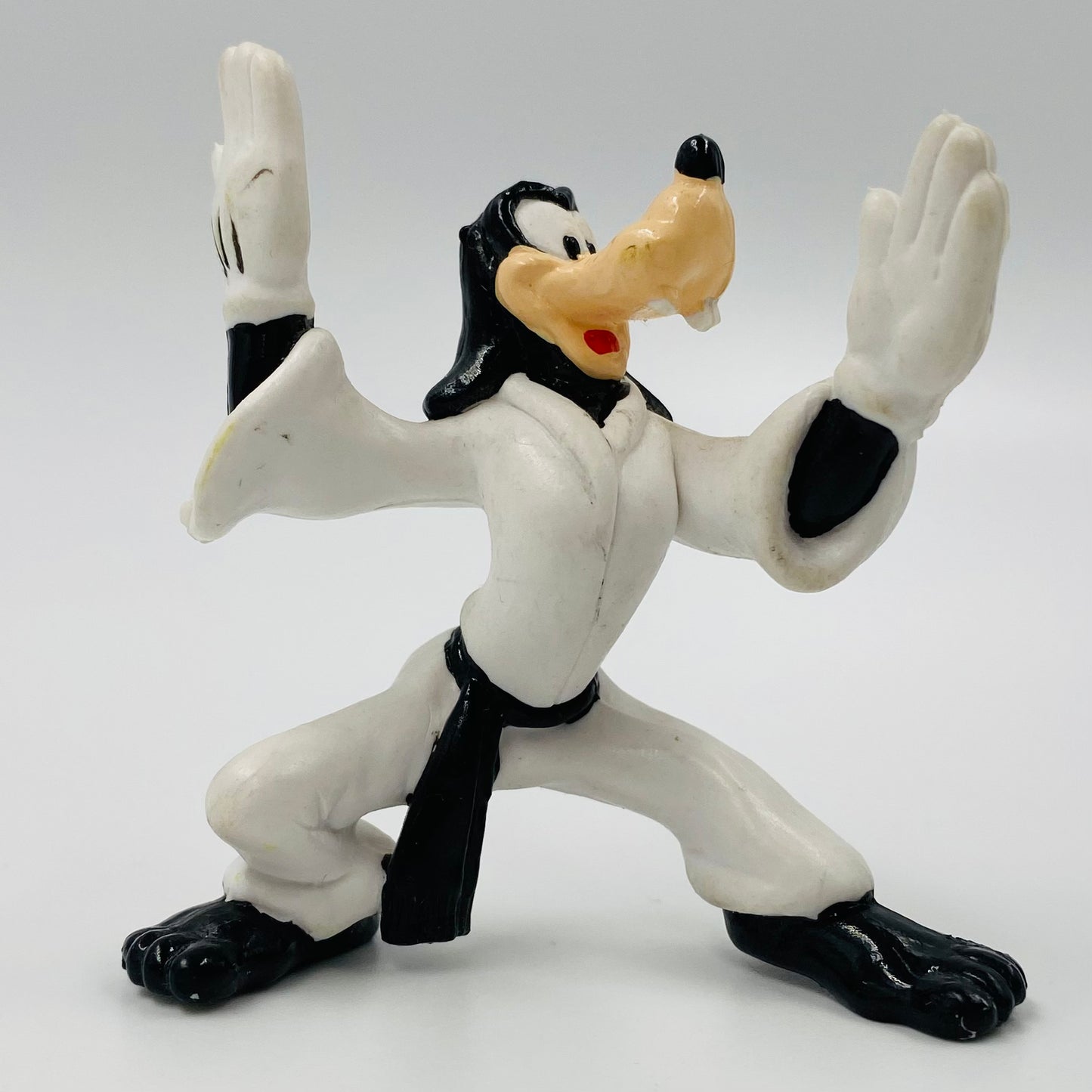 Disney Goofy (karate) 2.75“ figurine Applause