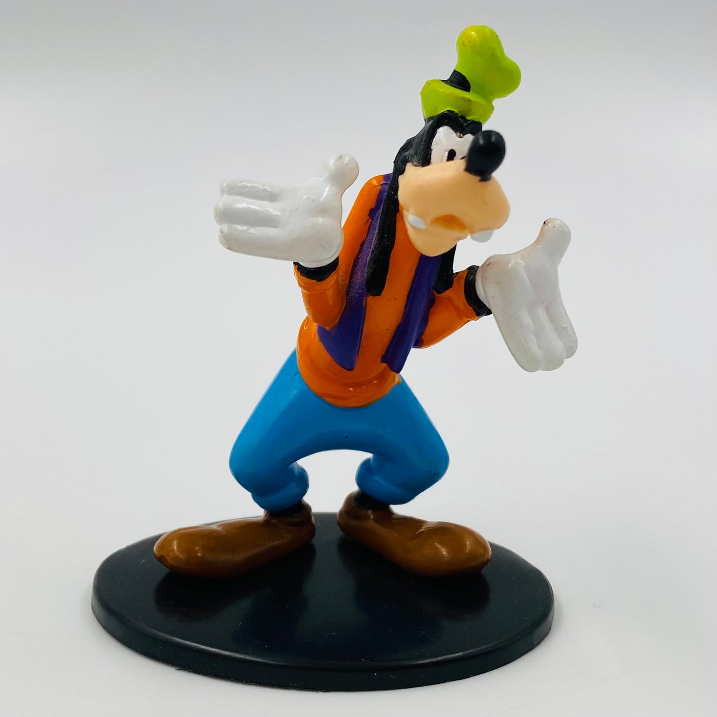 Disney Goofy (shrug) 2.75“ figurine Applause