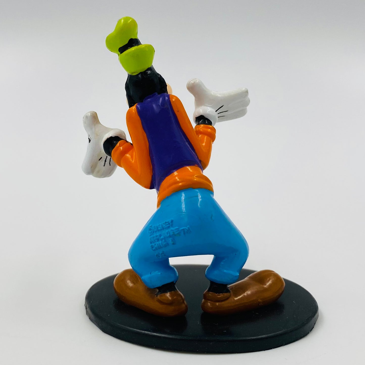 Disney Goofy (shrug) 2.75“ figurine Applause