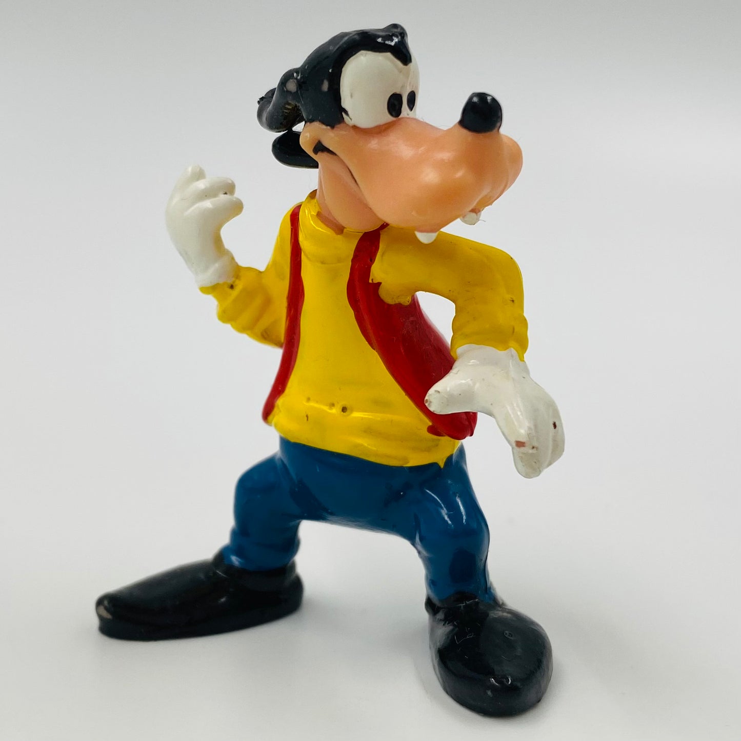 Disney Goofy (red vest) 2.25“ figurine