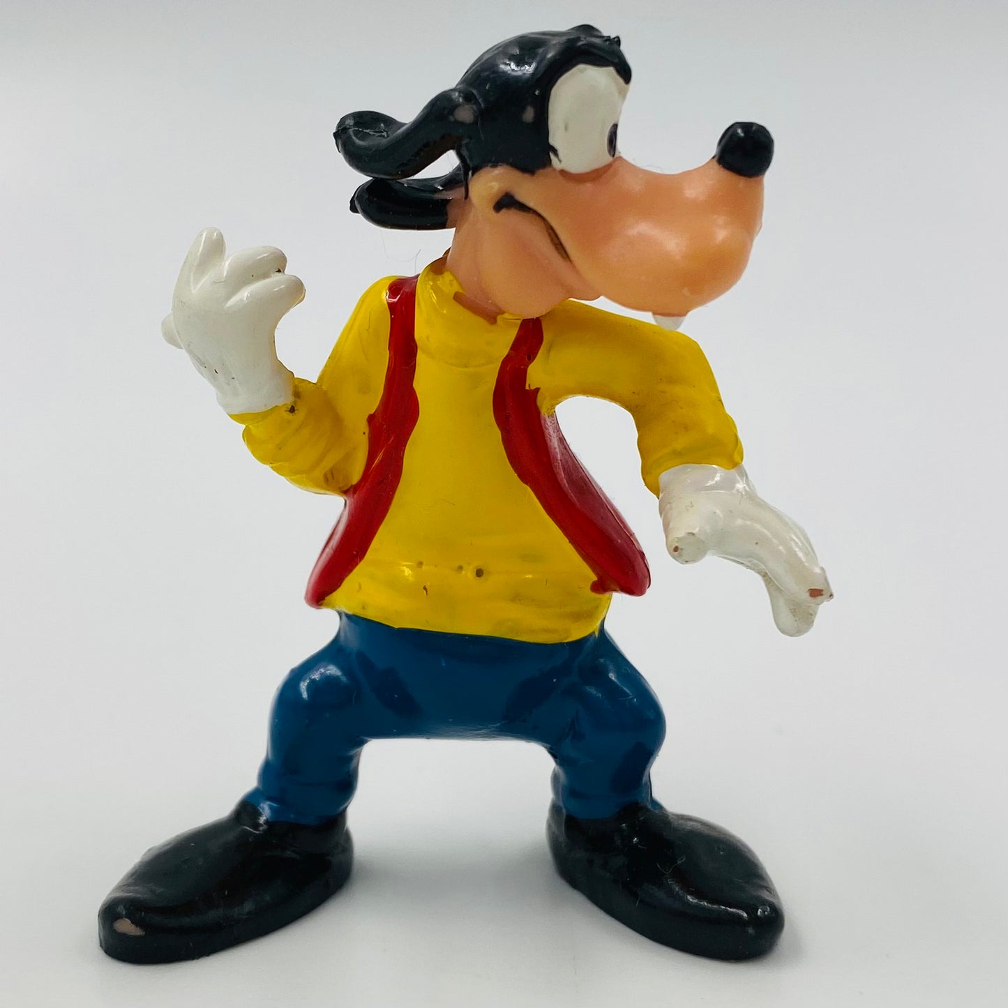 Disney Goofy (red vest) 2.25“ figurine