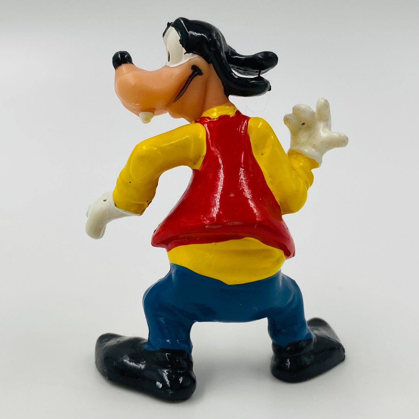 Disney Goofy (red vest) 2.25“ figurine
