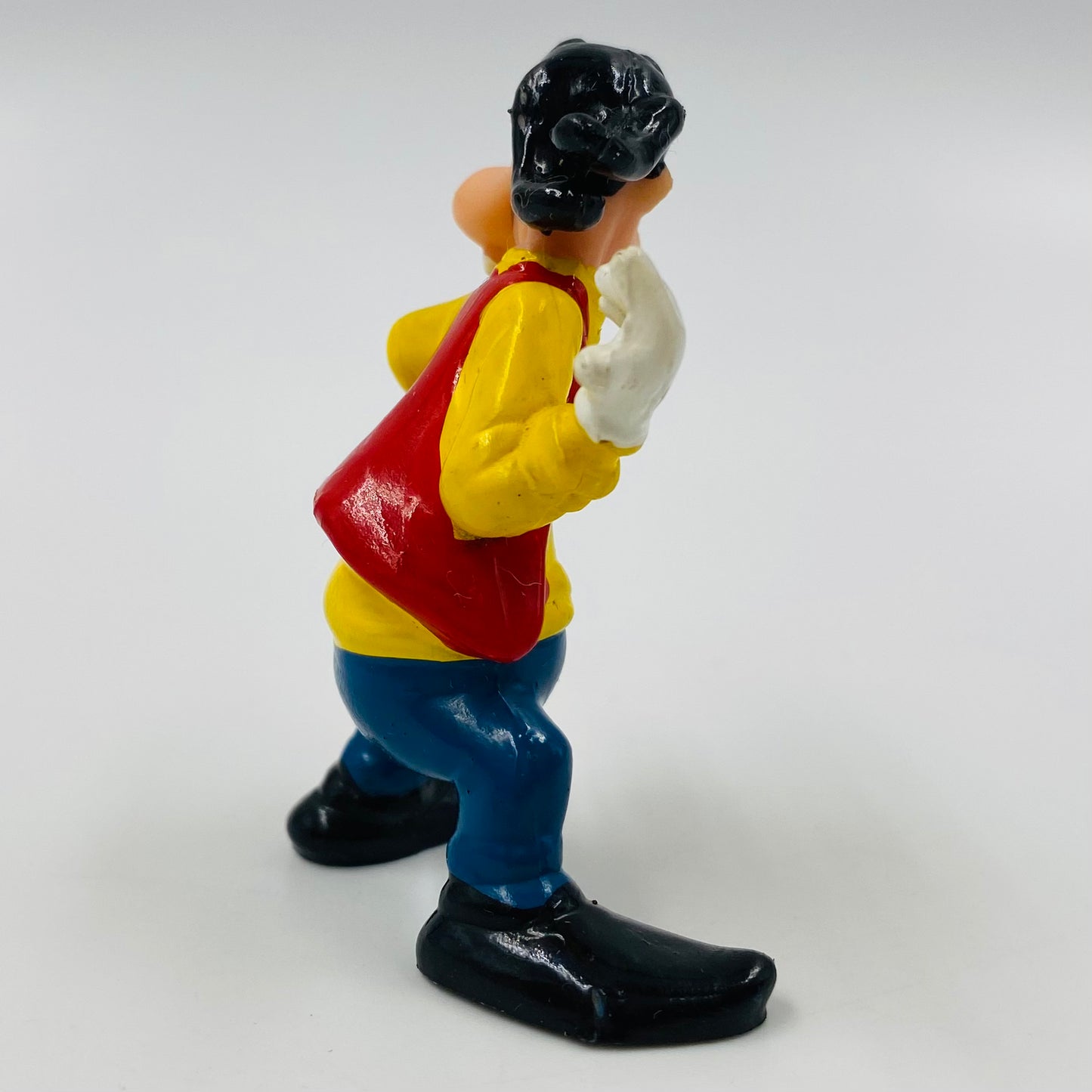 Disney Goofy (red vest) 2.25“ figurine