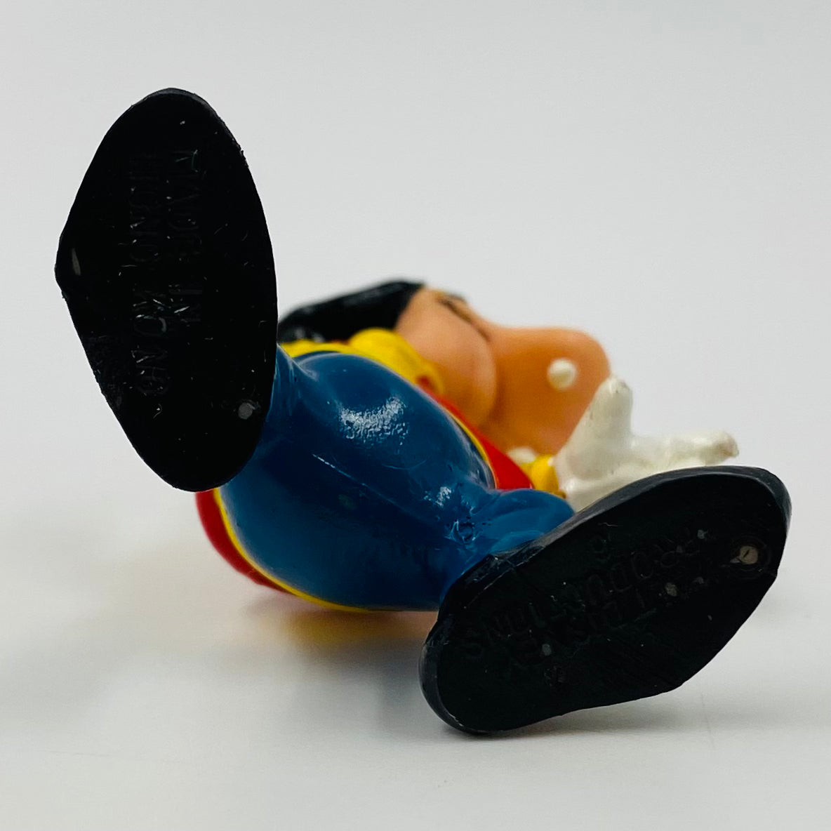 Disney Goofy (red vest) 2.25“ figurine