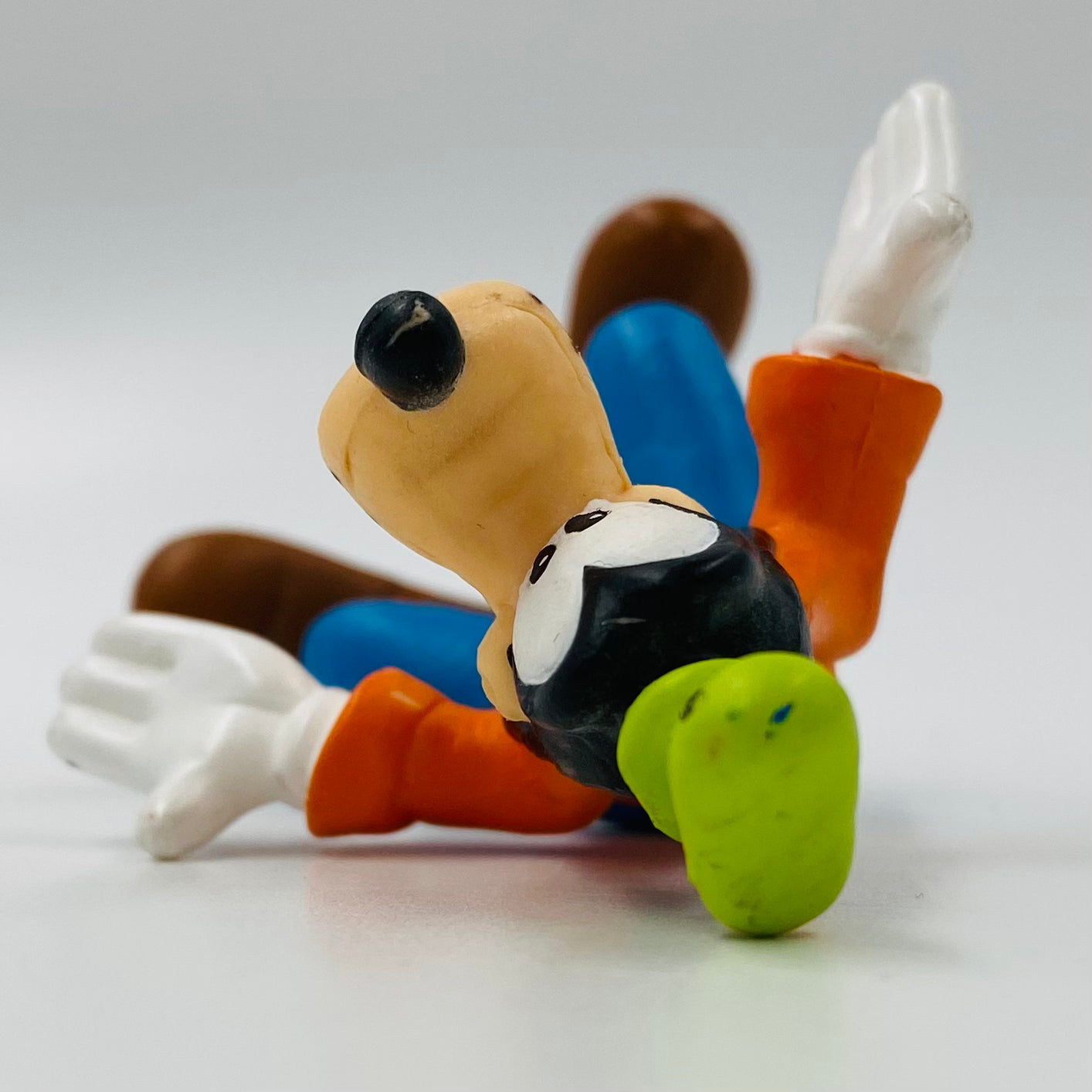 Disney Goofy (shrug) 4“ figurine