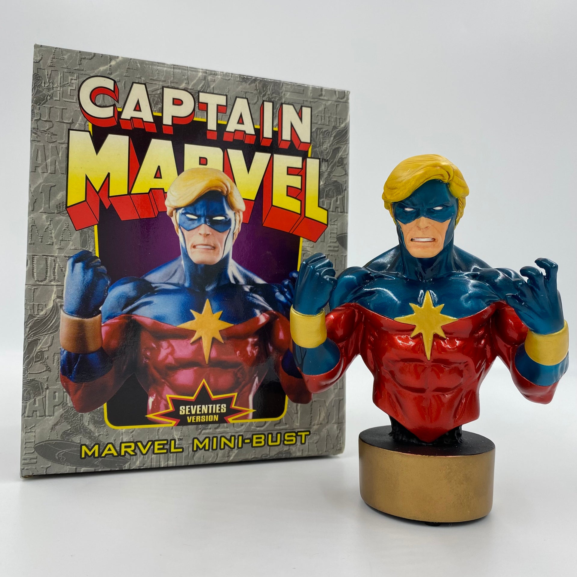 CAPTAIN MARVEL フィギュア　70sバージョン　マーベルミニバスト Captain Marvel 
