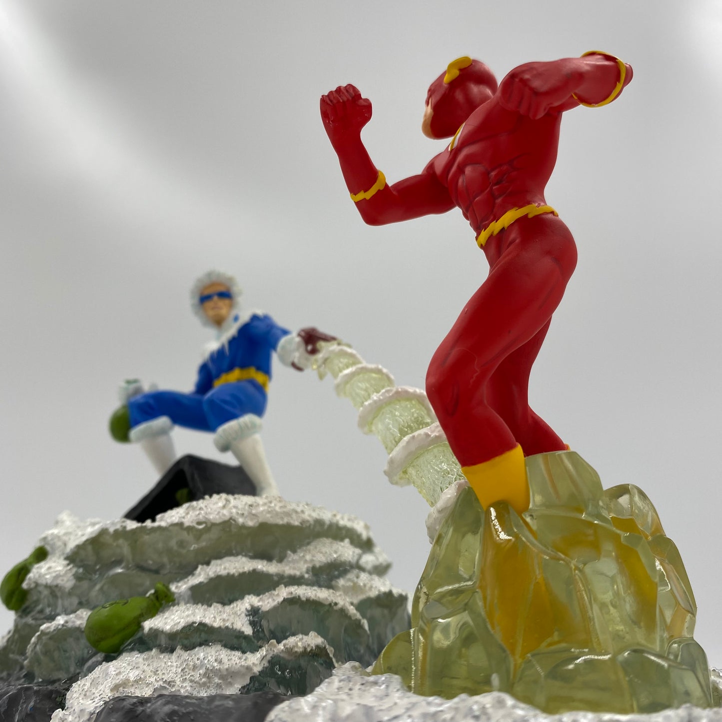 The Flash VS. Captain Cold statue (2001) DC Direct