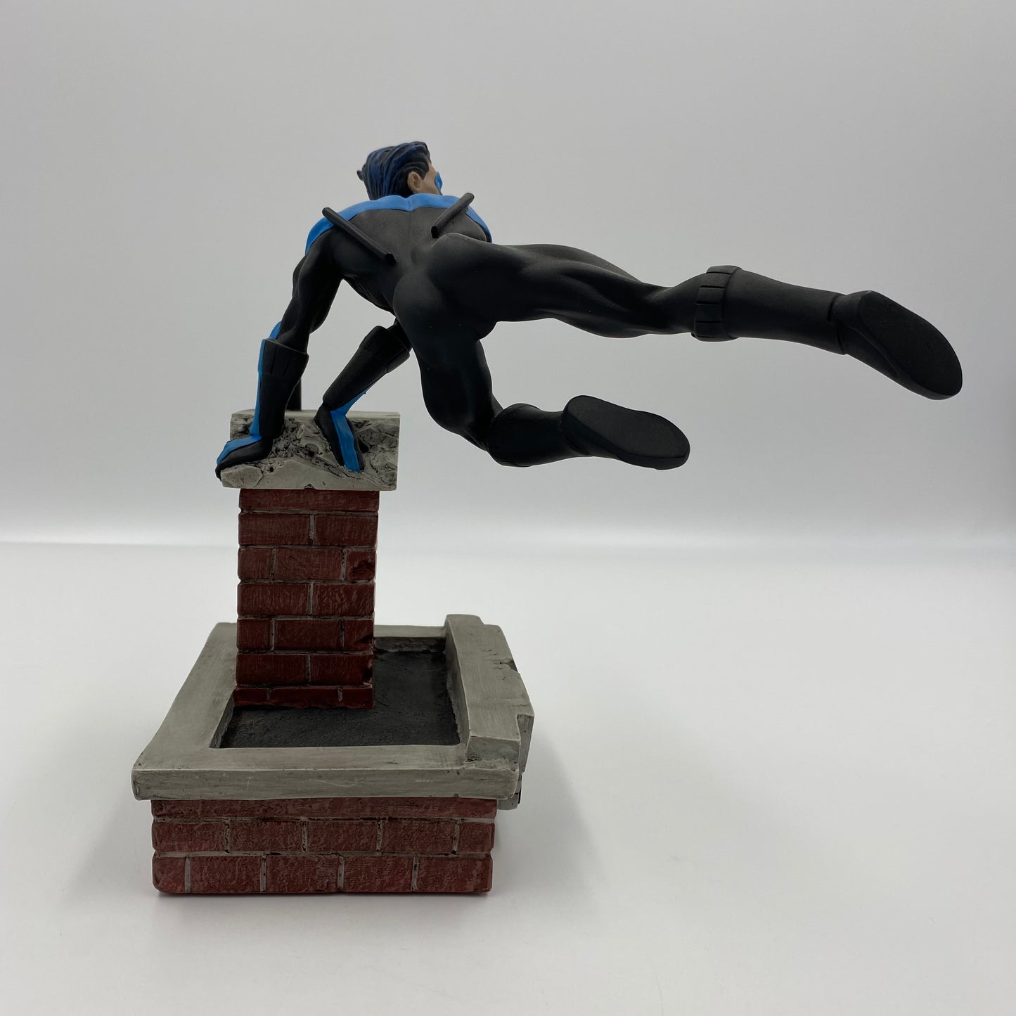 Nightwing statue (1999) DC Direct