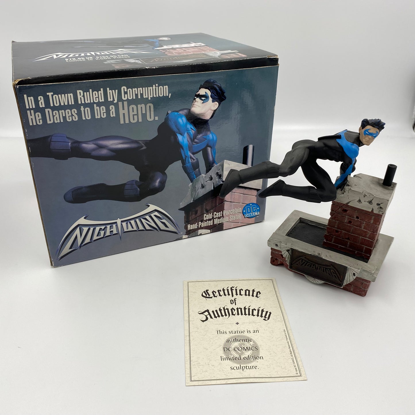 Nightwing statue (1999) DC Direct