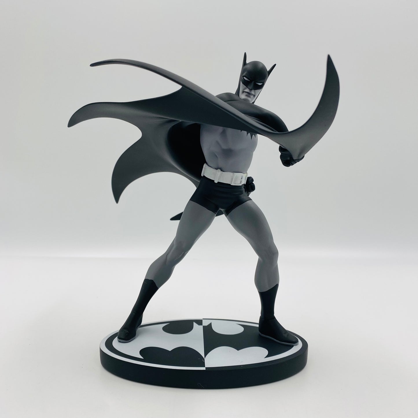 Batman Black & White Steve Rude statue (2006) DC Direct