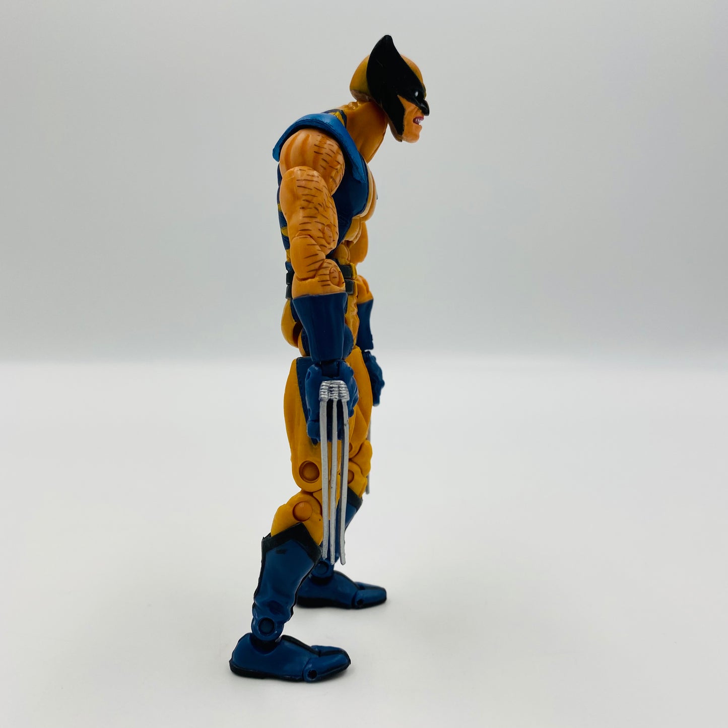 Marvel Legends Series 12 Astonishing X-Men Wolverine loose 6" action figure (2006) Toy Biz