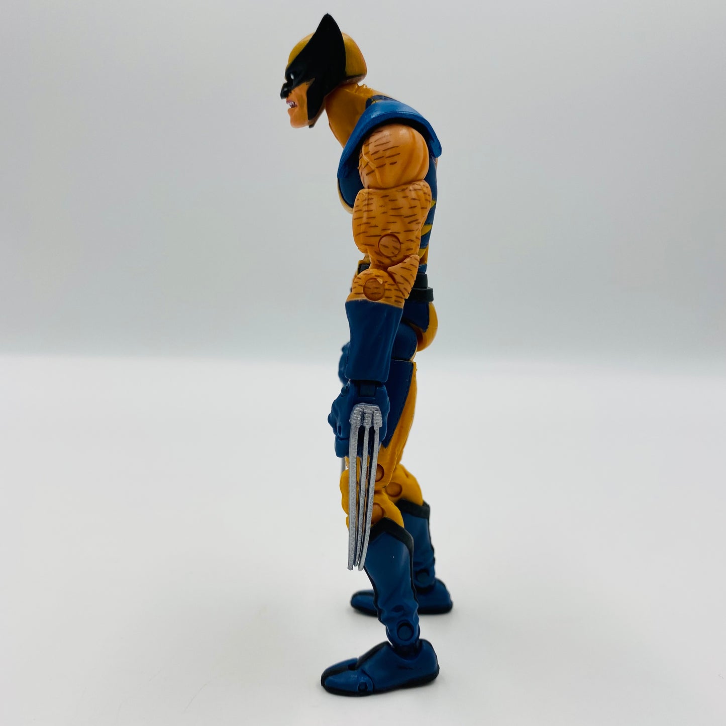 Marvel Legends Series 12 Astonishing X-Men Wolverine loose 6" action figure (2006) Toy Biz