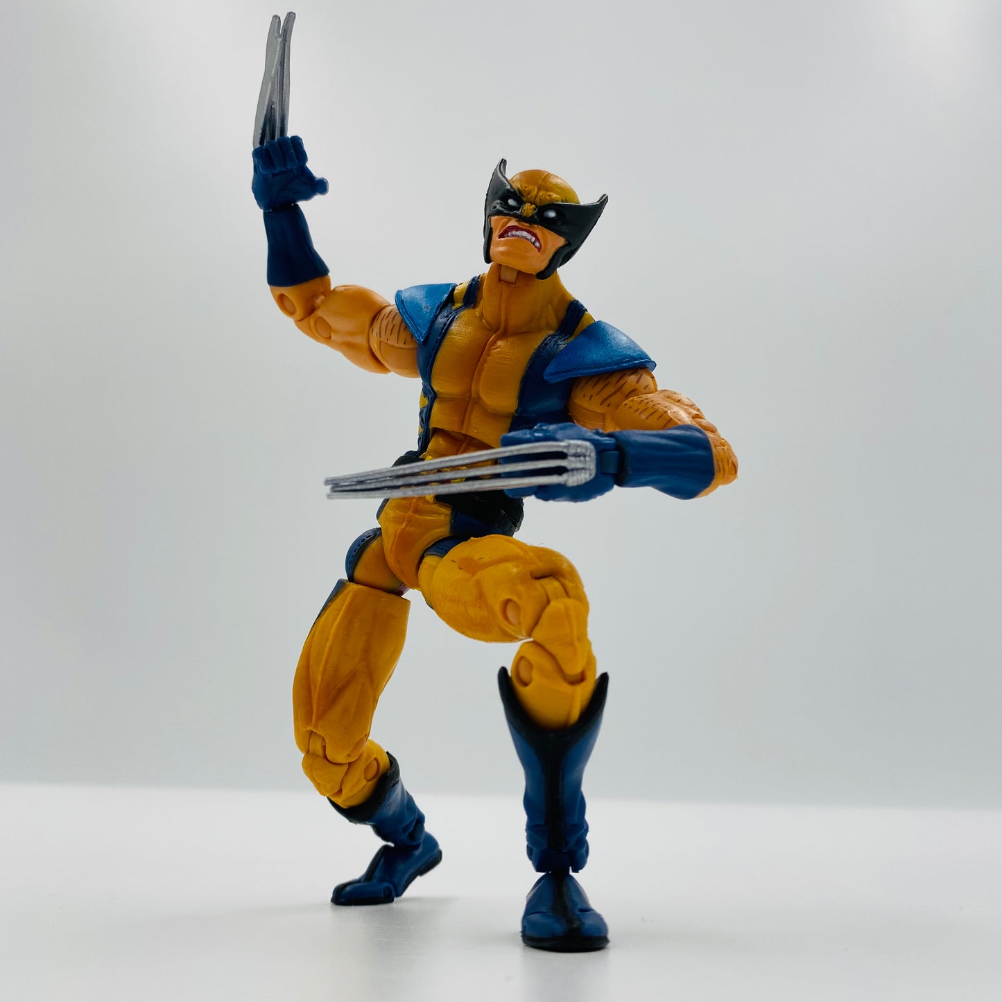 Marvel Legends Series 12 Astonishing X-Men Wolverine loose 6" action figure (2006) Toy Biz