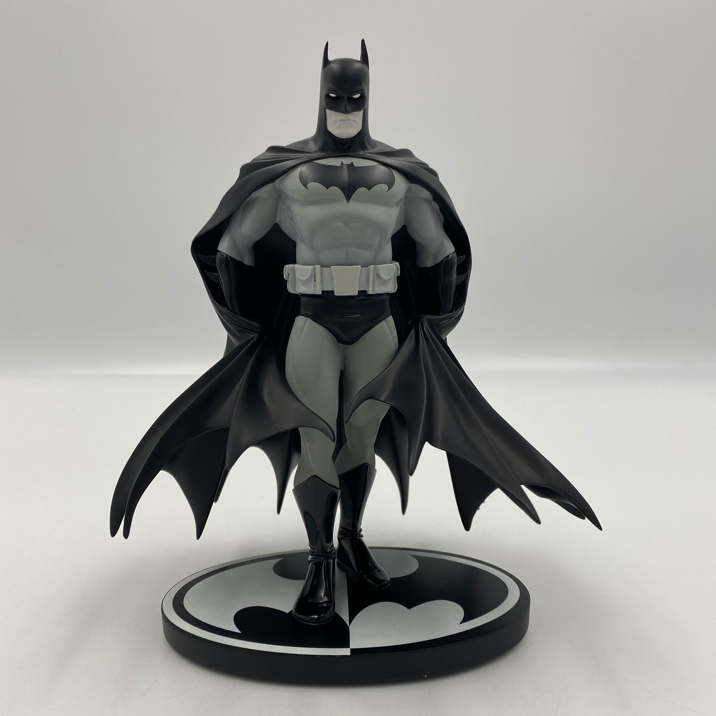 Batman Black & White George Perez statue (2008) DC Direct