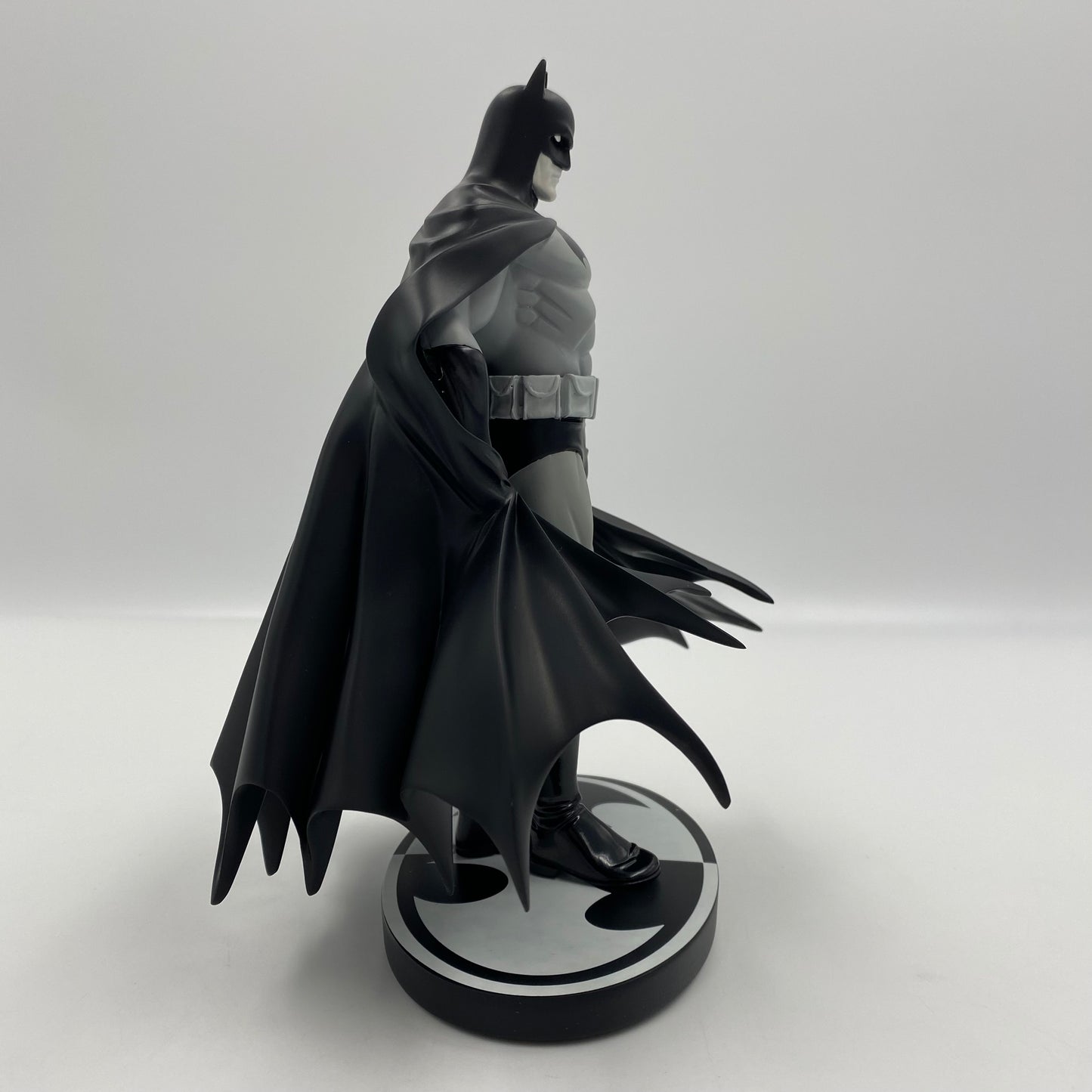 Batman Black & White George Perez statue (2008) DC Direct