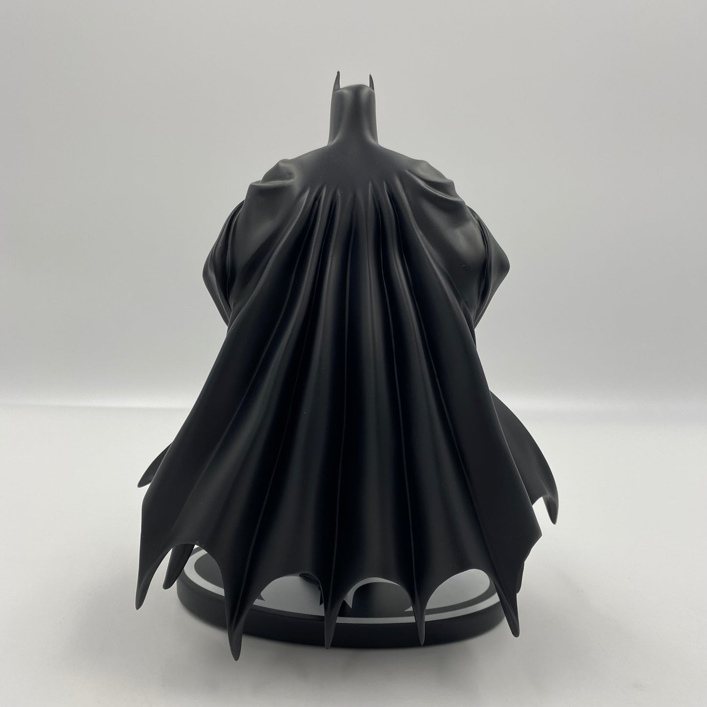 Batman Black & White George Perez statue (2008) DC Direct