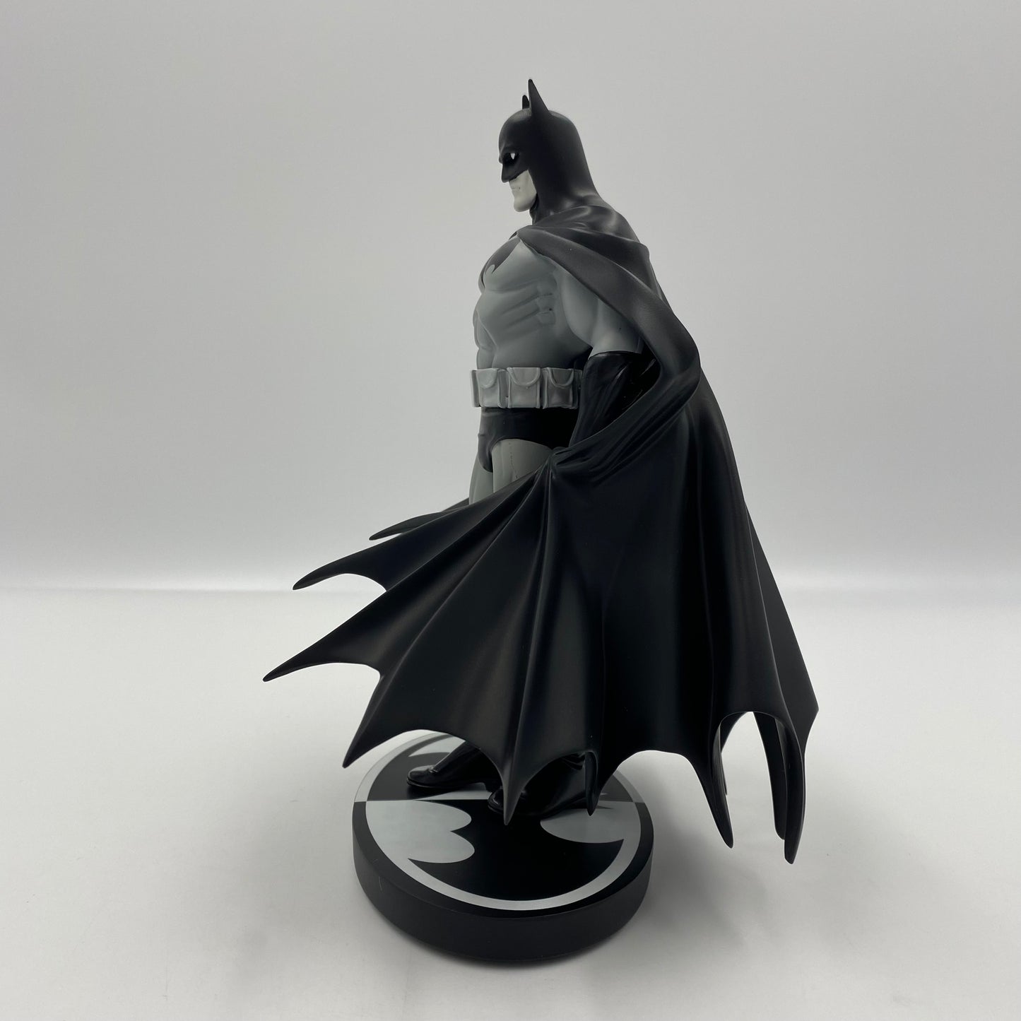 Batman Black & White George Perez statue (2008) DC Direct