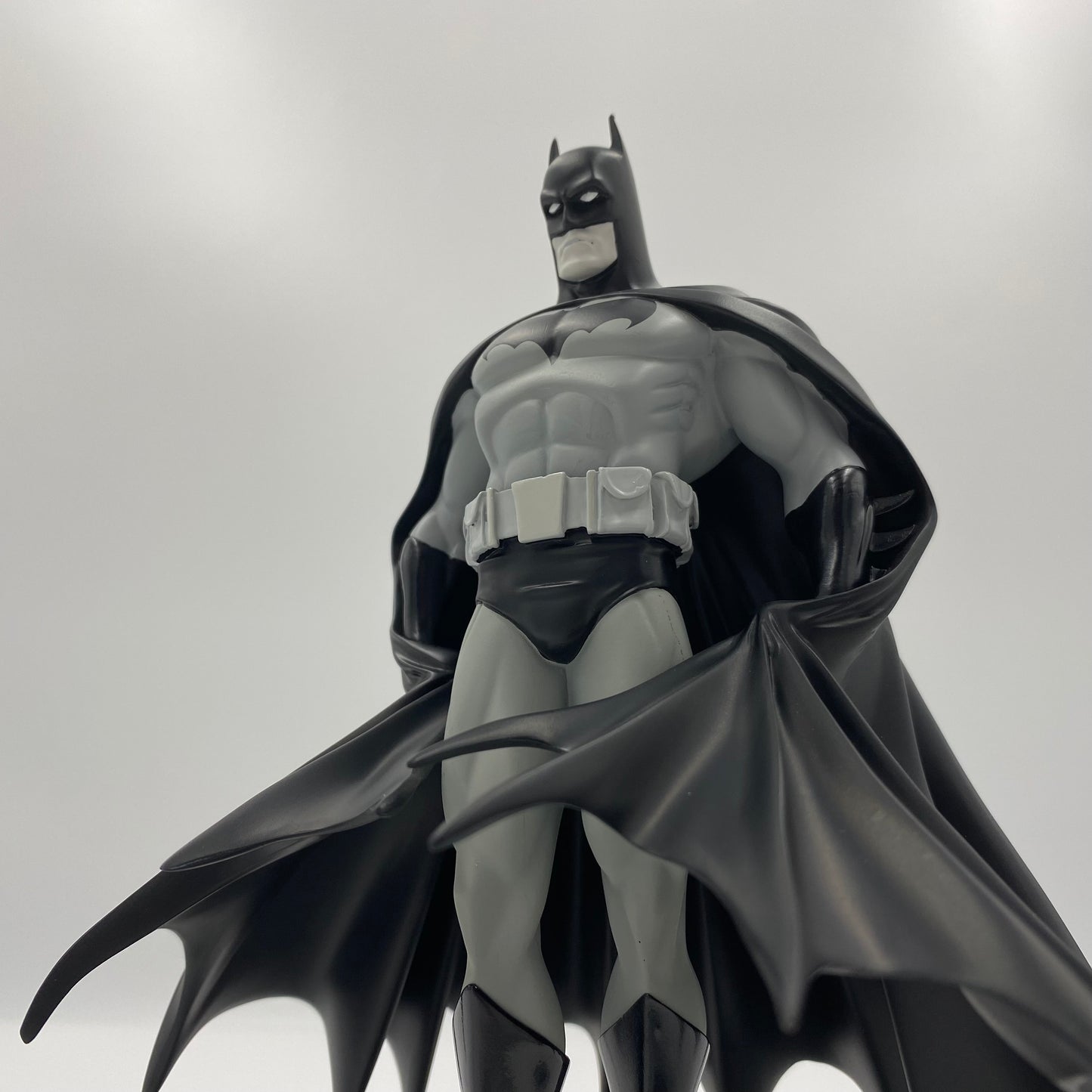 Batman Black & White George Perez statue (2008) DC Direct