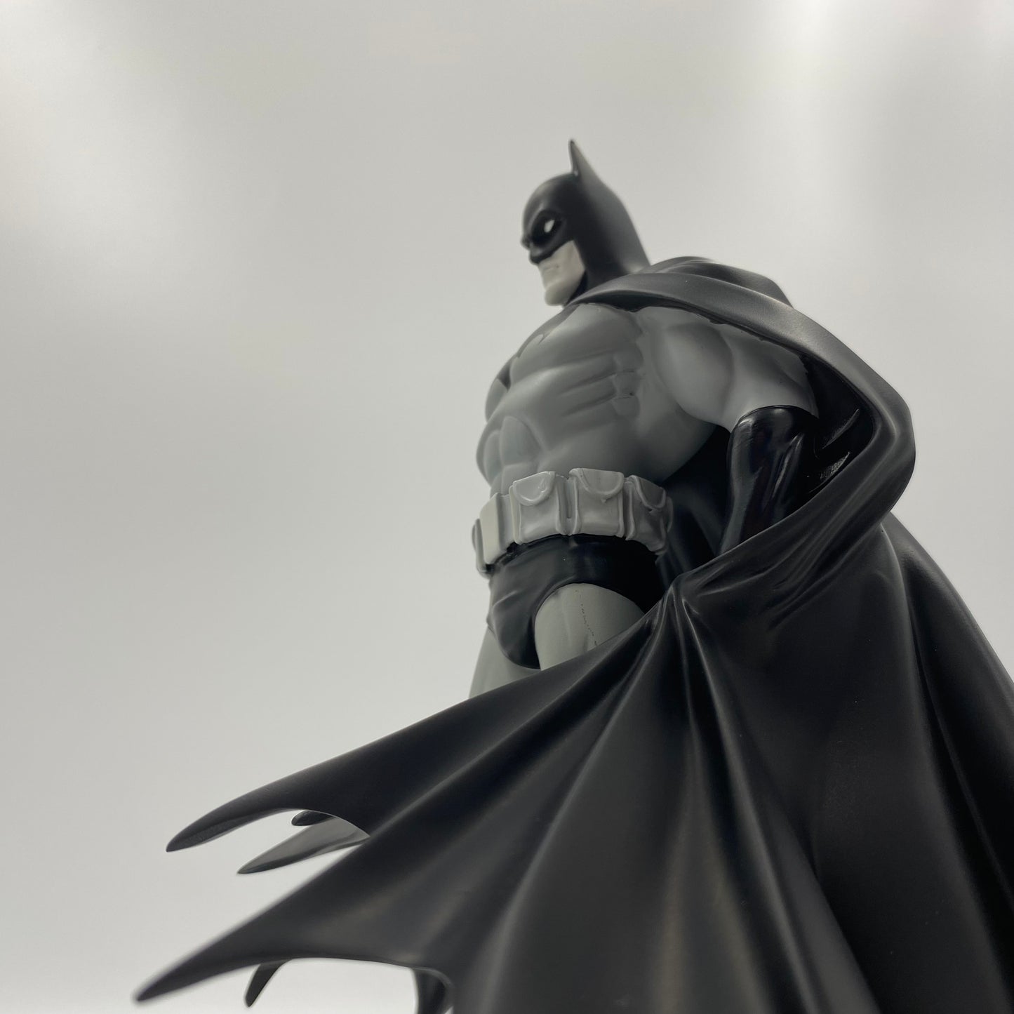 Batman Black & White George Perez statue (2008) DC Direct