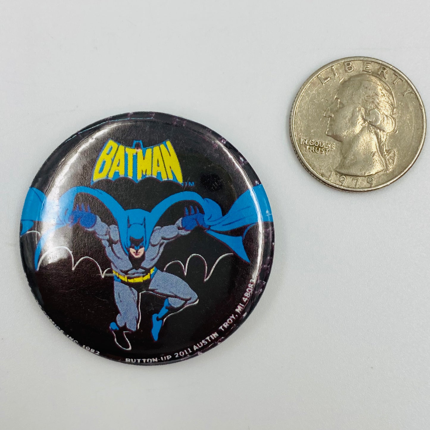 Batman: Logo Leap pinback button (1982)