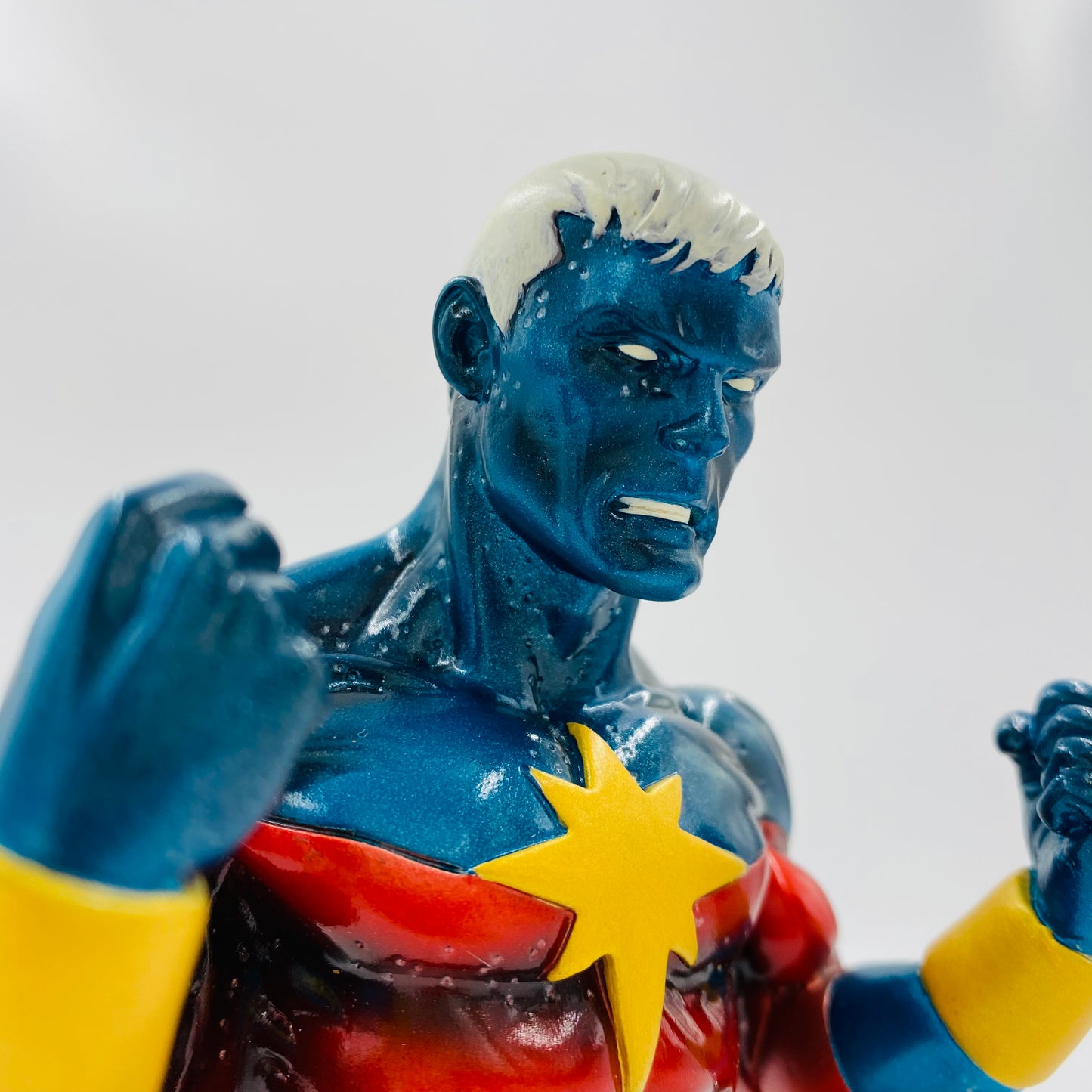 Captain Marvel “Modern Edition” Marvel mini-bust (2002) Bowen Designs