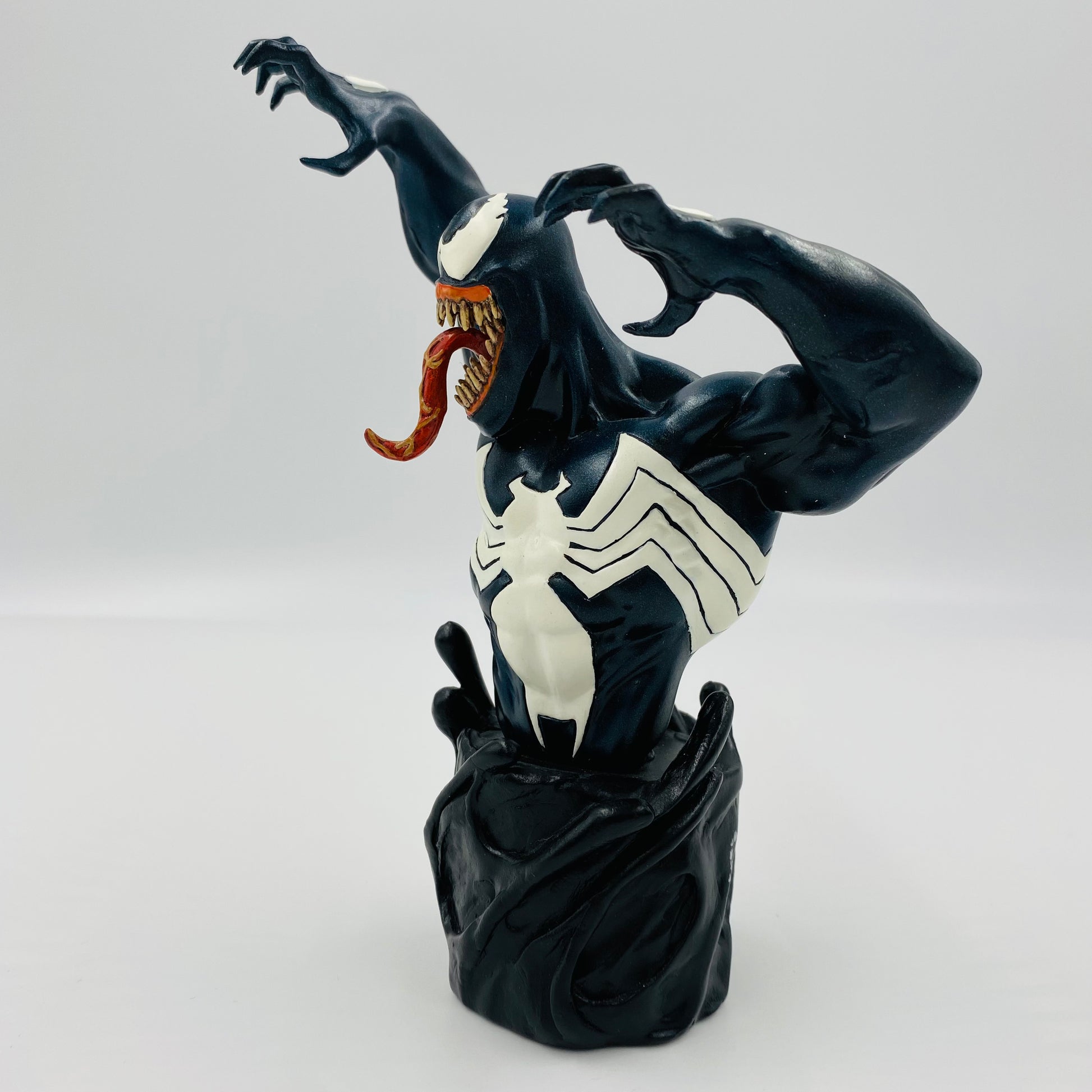 DAREDEVIL statue Bullseye le Tireur full size Bowen Designs DAREDEVIL statue Bullseye le Tireur full size Bowen Designs