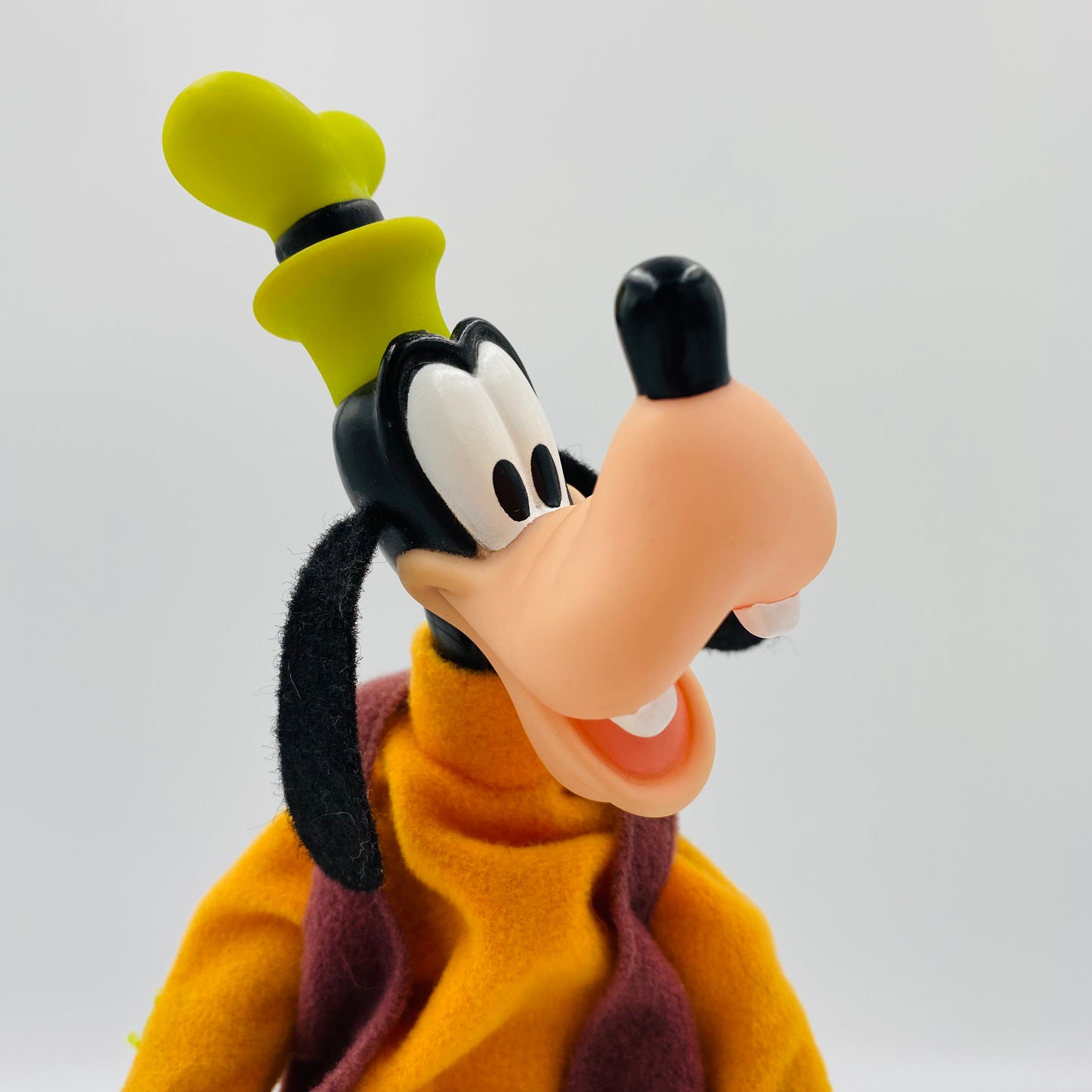 Goofy 11" articulated doll with tag (1990’s) Applause